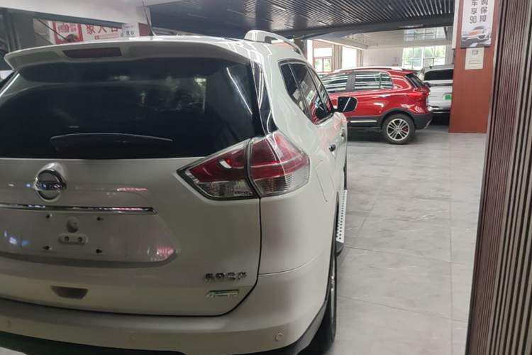Used Nissan X-Trail 2015 2.0L CVT Comfort MAX Edition 2WD Right Rear Taillight