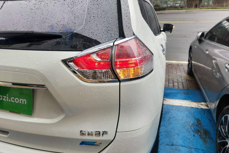 Used Nissan X-Trail 2015 2.5L CVT Leading MAX Edition 4WD Right Rear Taillight