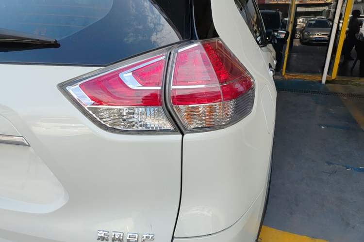 Used Nissan X-Trail 2015 2.0L CVT Comfort MAX Edition 2WD Right Rear Taillight