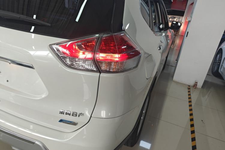 Used Nissan X-Trail 2015 2.0L CVT Comfort MAX Edition 2WD Right Rear Taillight