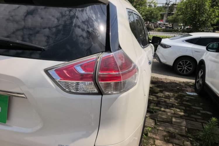 Used Nissan X-Trail 2015 2.0L CVT Comfort MAX Edition 2WD Right Rear Taillight