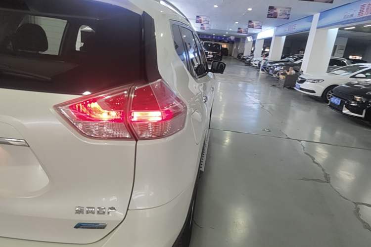 Used Nissan X-Trail 2015 2.0L CVT Comfort MAX Edition 2WD Right Rear Taillight