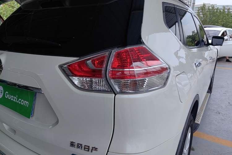 Used Nissan X-Trail 2015 2.0L CVT Comfort MAX Edition 2WD Right Rear Taillight