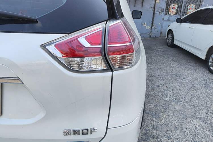 Used Nissan X-Trail 2015 2.0L CVT Comfort MAX Edition 2WD Right Rear Taillight
