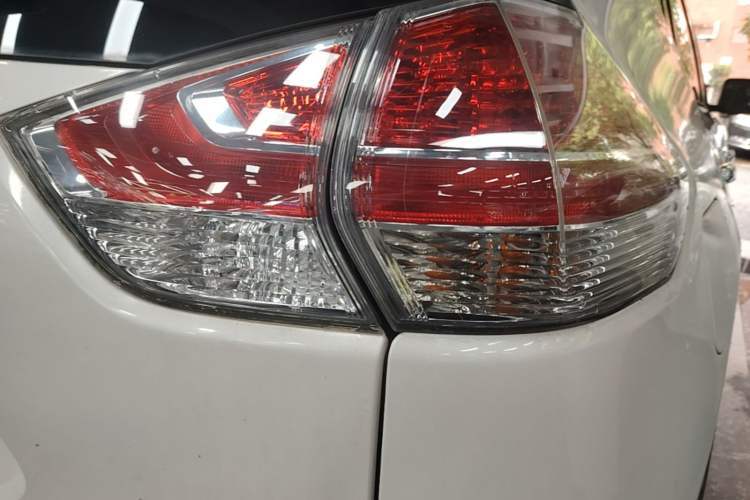 Used Nissan X-Trail 2015 2.0L CVT Comfort MAX Edition 2WD Right Rear Taillight