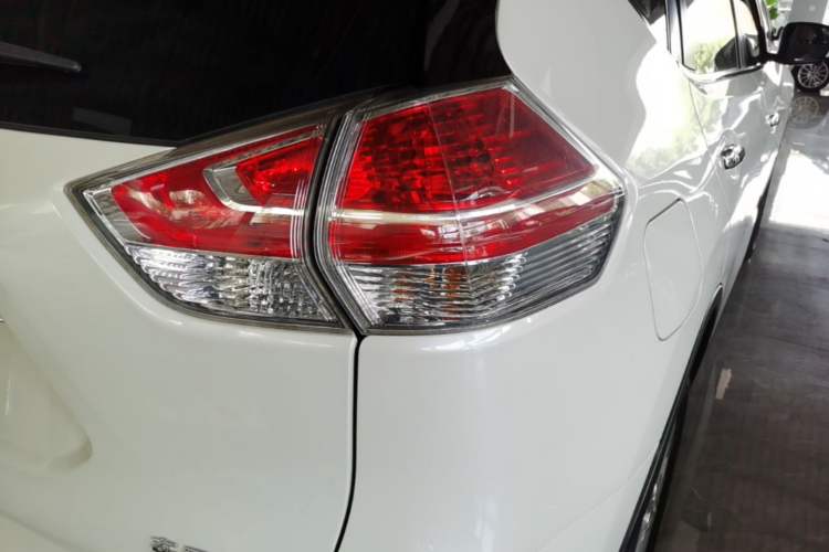 Used Nissan X-Trail 2015 2.0L CVT Comfort MAX Edition 2WD Right Rear Taillight