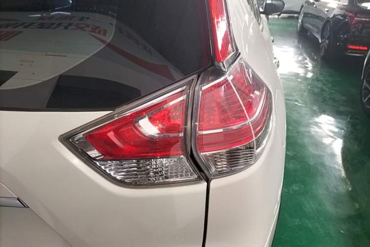 Used Nissan X-Trail 2015 2.0L CVT Comfort MAX Edition 2WD Right Rear Taillight