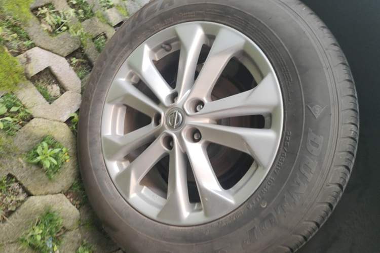 Used Nissan X-Trail 2015 2.0L CVT Comfort MAX Edition 2WD Right Rear Wheel Hub