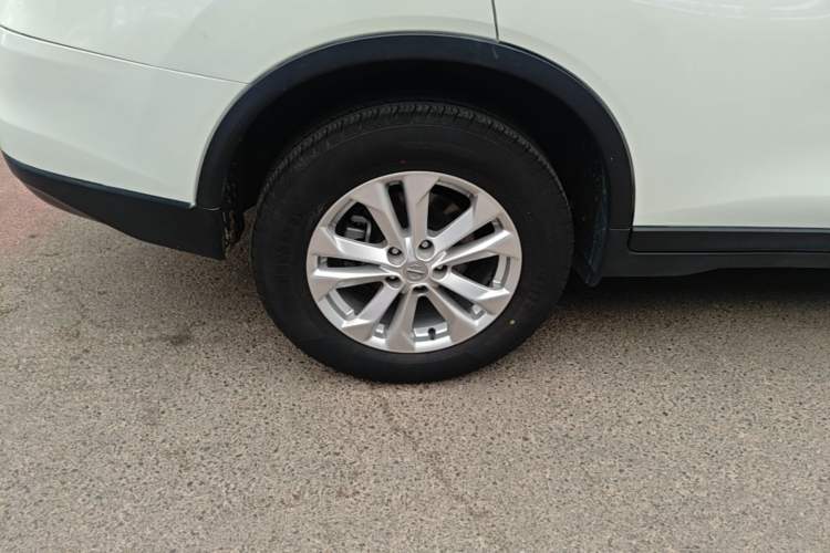 Used Nissan X-Trail 2015 2.5L CVT Leading MAX Edition 4WD Right Rear Wheel Hub
