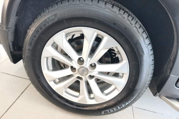Used Nissan X-Trail 2015 2.5L CVT Leading MAX Edition 4WD Right Rear Wheel Hub