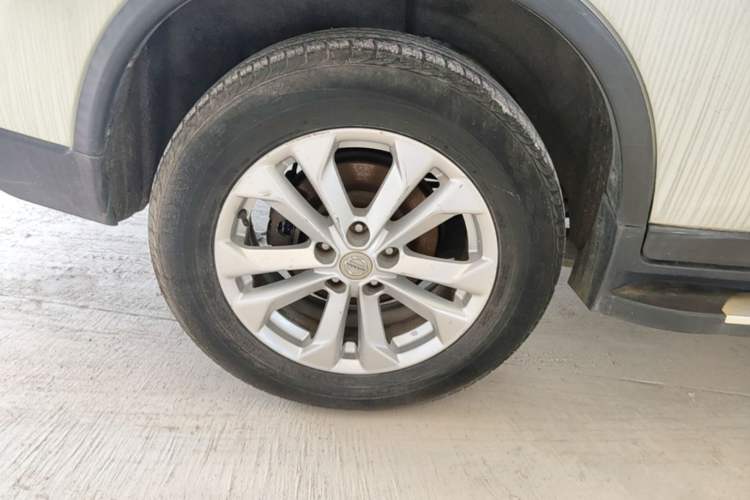 Used Nissan X-Trail 2015 2.0L CVT Comfort MAX Edition 2WD Right Rear Wheel Hub