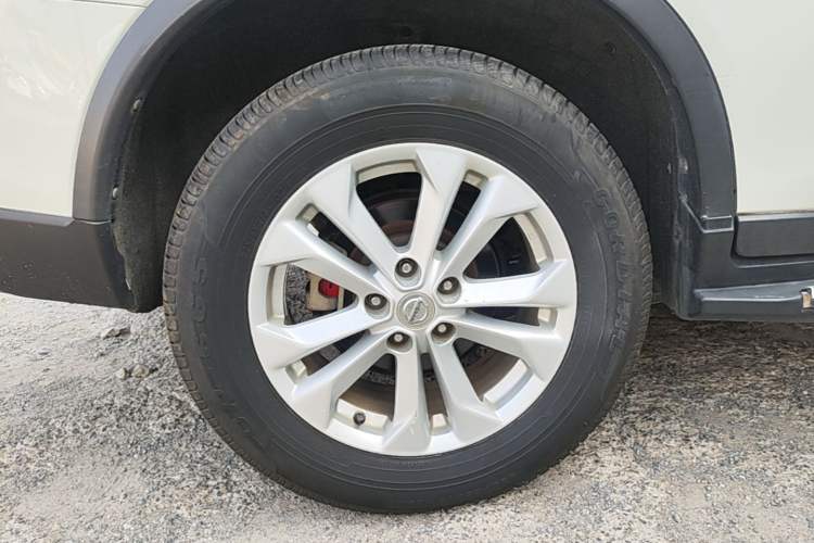 Used Nissan X-Trail 2015 2.0L CVT Comfort MAX Edition 2WD Right Rear Wheel Hub