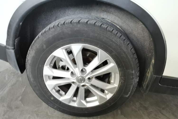 Used Nissan X-Trail 2015 2.0L CVT Comfort MAX Edition 2WD Right Rear Wheel Hub
