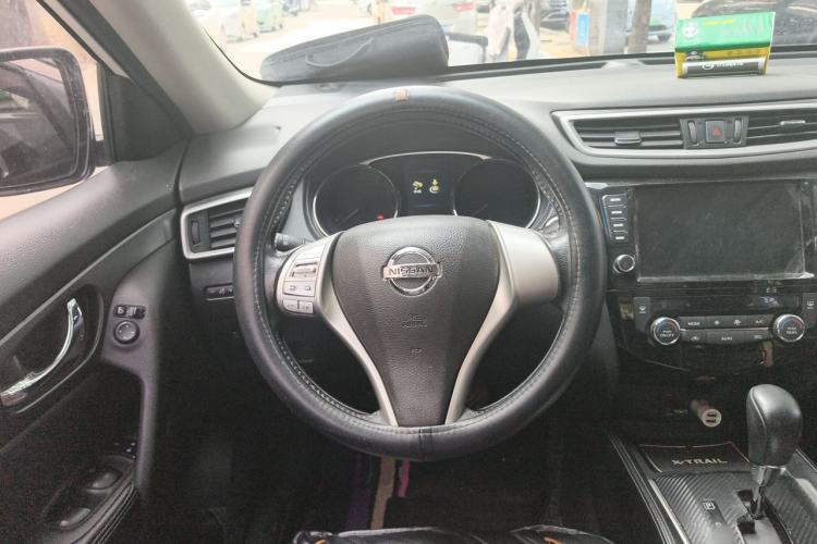 Used Nissan X-Trail 2015 2.0L CVT Comfort MAX Edition 2WD Steering Wheel