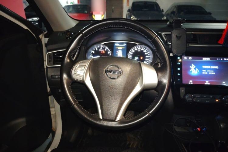 Used Nissan X-Trail 2015 2.0L CVT Comfort MAX Edition 2WD Steering Wheel