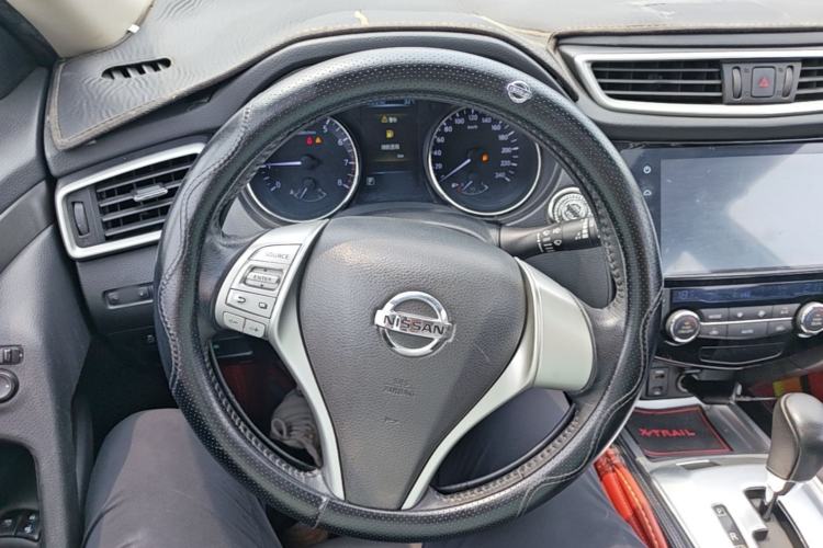 Used Nissan X-Trail 2015 2.0L CVT Comfort MAX Edition 2WD Steering Wheel