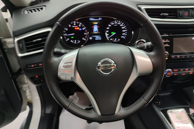 Used Nissan X-Trail 2015 2.0L CVT Comfort MAX Edition 2WD Steering Wheel