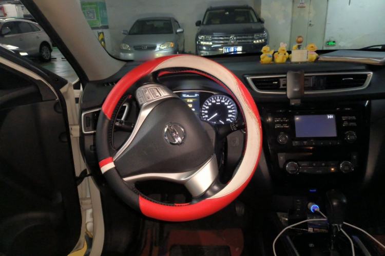 Used Nissan X-Trail 2015 2.0L CVT Comfort MAX Edition 2WD Steering Wheel