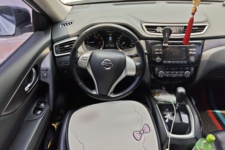 Used Nissan X-Trail 2015 2.0L CVT Comfort MAX Edition 2WD Steering Wheel