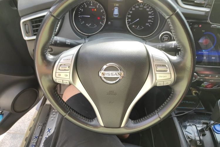 Used Nissan X-Trail 2015 2.0L CVT Comfort MAX Edition 2WD Steering Wheel