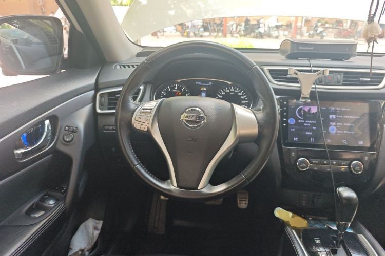 Used Nissan X-Trail 2015 2.0L CVT Comfort MAX Edition 2WD Steering Wheel
