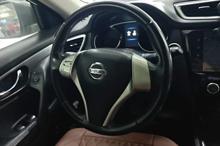 Used Nissan X-Trail 2015 2.0L CVT Comfort MAX Edition 2WD Steering Wheel