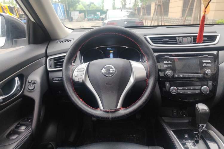Used Nissan X-Trail 2015 2.0L CVT Comfort MAX Edition 2WD Steering Wheel