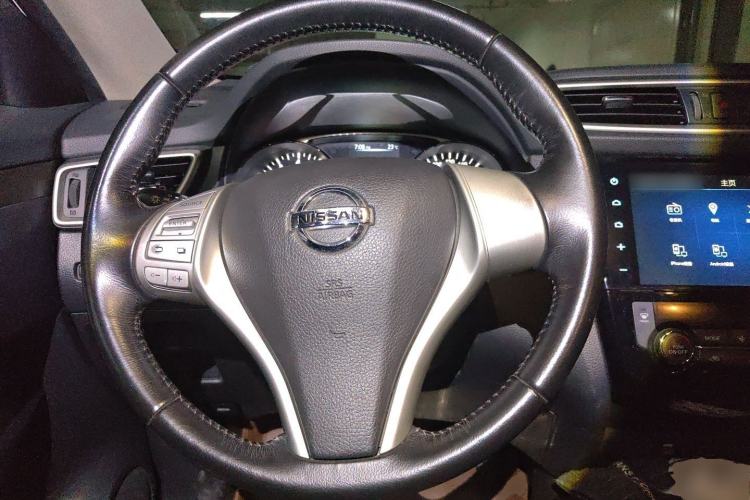 Used Nissan X-Trail 2015 2.0L CVT Comfort MAX Edition 2WD Steering Wheel