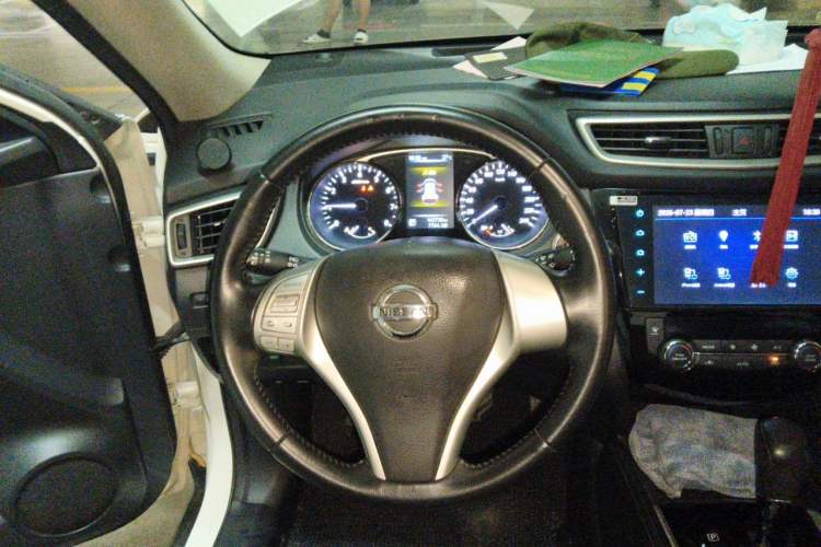 Used Nissan X-Trail 2015 2.0L CVT Comfort MAX Edition 2WD Steering Wheel