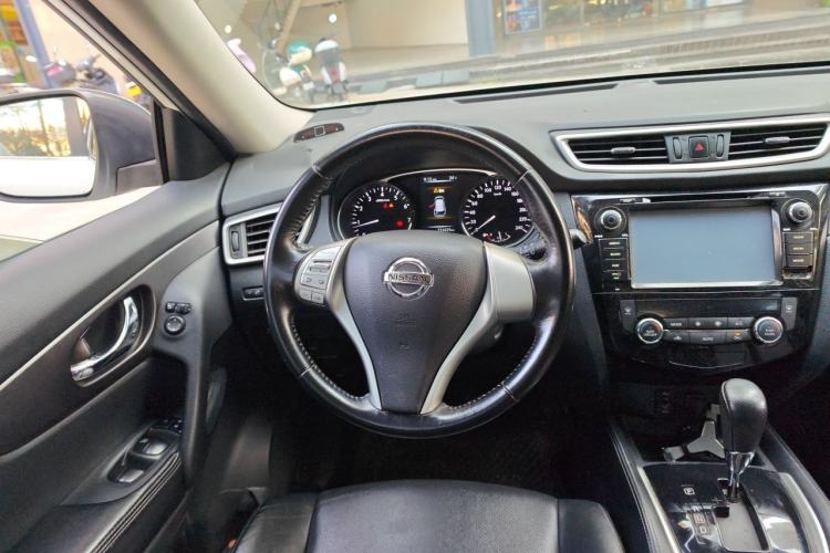 Used Nissan X-Trail 2015 2.0L CVT Comfort MAX Edition 2WD Steering Wheel