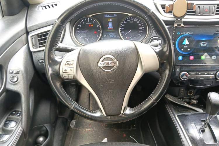 Used Nissan X-Trail 2015 2.0L CVT Comfort MAX Edition 2WD Steering Wheel