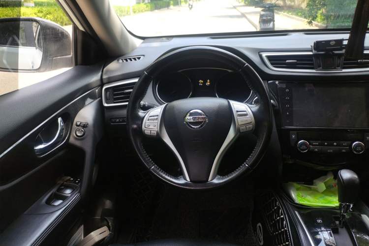 Used Nissan X-Trail 2015 2.5L CVT Leading MAX Edition 4WD Steering Wheel