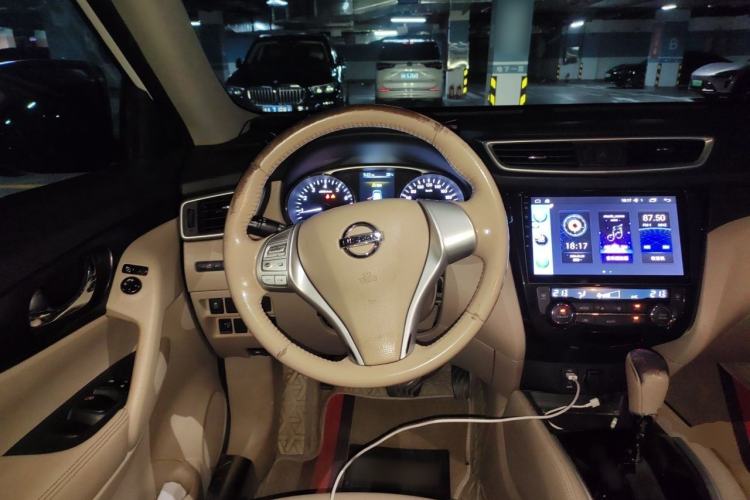 Used Nissan X-Trail 2015 2.0L CVT Comfort MAX Edition 2WD Steering Wheel