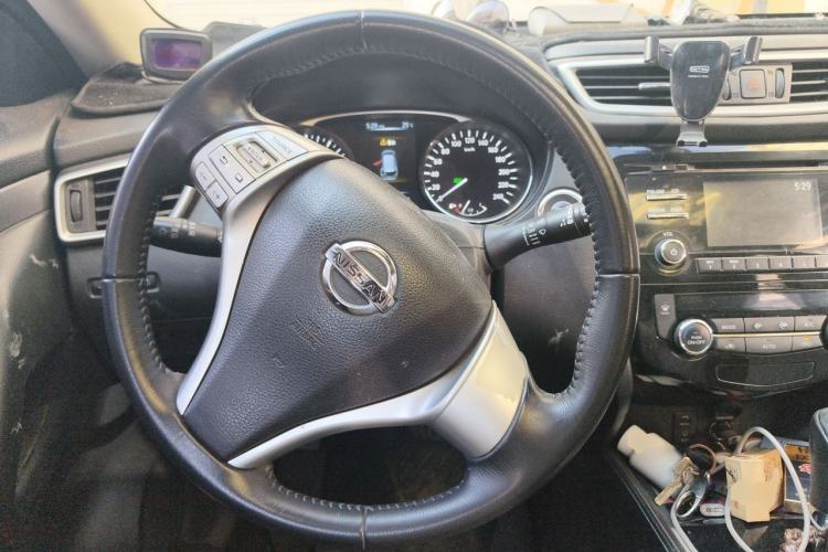 Used Nissan X-Trail 2015 2.0L CVT Comfort MAX Edition 2WD Steering Wheel