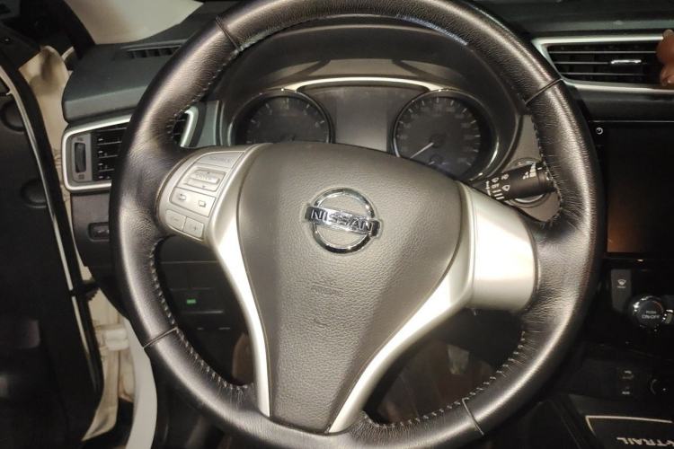 Used Nissan X-Trail 2015 2.0L CVT Comfort MAX Edition 2WD Steering Wheel