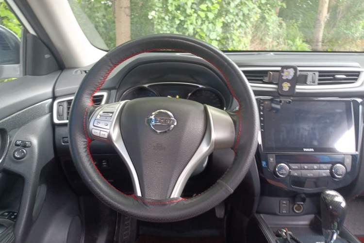 Used Nissan X-Trail 2015 2.5L CVT Leading MAX Edition 4WD Steering Wheel
