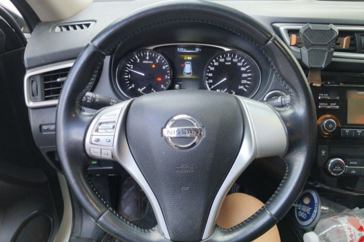 Used Nissan X-Trail 2015 2.0L CVT Comfort MAX Edition 2WD Steering Wheel