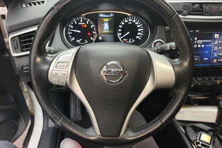 Used Nissan X-Trail 2015 2.0L CVT Comfort MAX Edition 2WD Steering Wheel