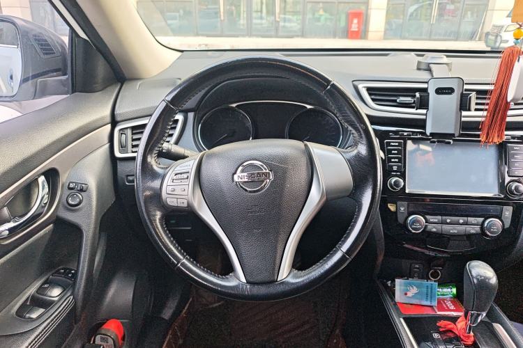 Used Nissan X-Trail 2015 2.0L CVT Comfort MAX Edition 2WD Steering Wheel