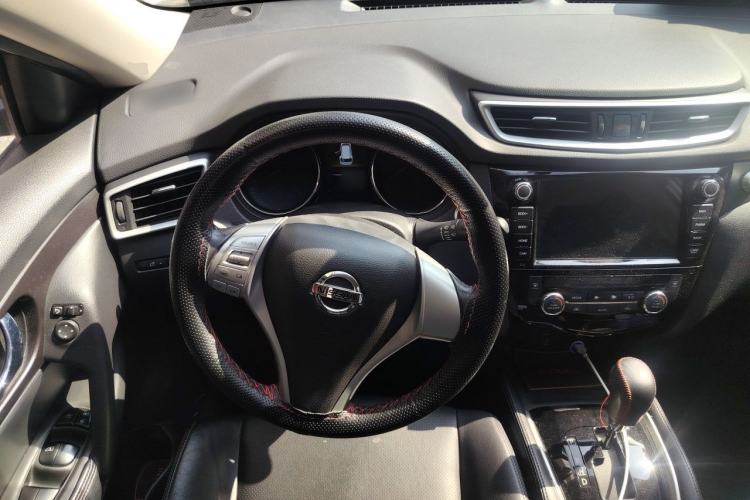 Used Nissan X-Trail 2015 2.0L CVT Comfort MAX Edition 2WD Steering Wheel