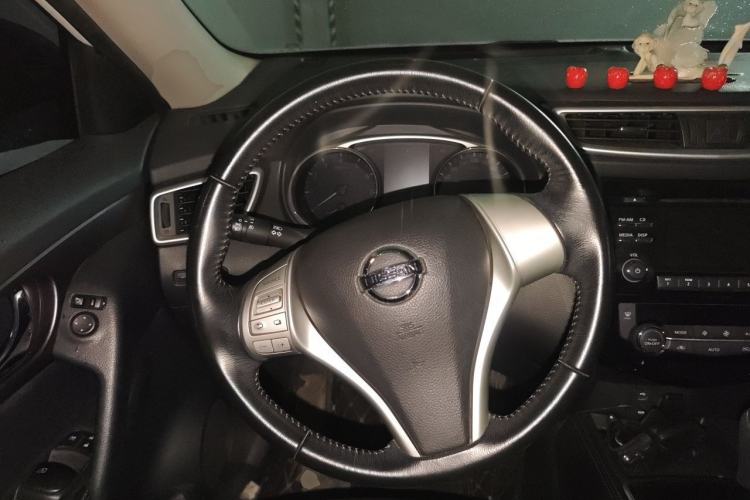Used Nissan X-Trail 2015 2.0L CVT Comfort MAX Edition 2WD Steering Wheel