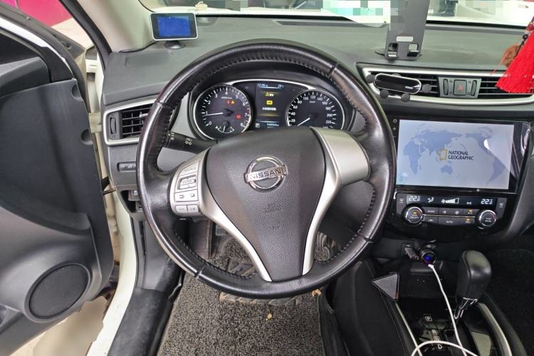 Used Nissan X-Trail 2015 2.0L CVT Comfort MAX Edition 2WD Steering Wheel