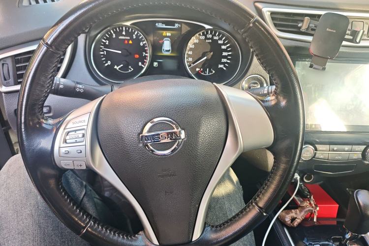 Used Nissan X-Trail 2015 2.0L CVT Comfort MAX Edition 2WD Steering Wheel