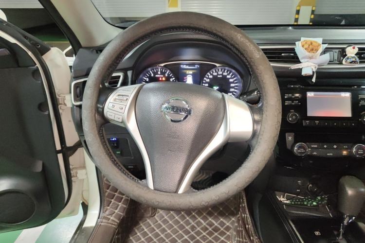Used Nissan X-Trail 2015 2.0L CVT Comfort MAX Edition 2WD Steering Wheel