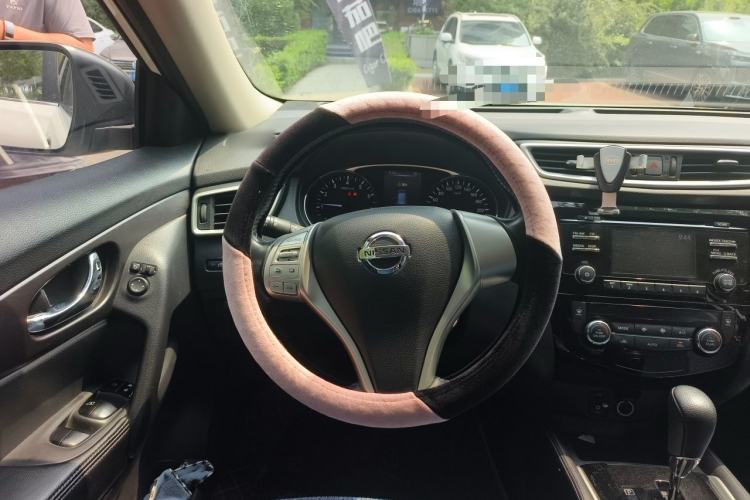 Used Nissan X-Trail 2015 2.0L CVT Comfort MAX Edition 2WD Steering Wheel