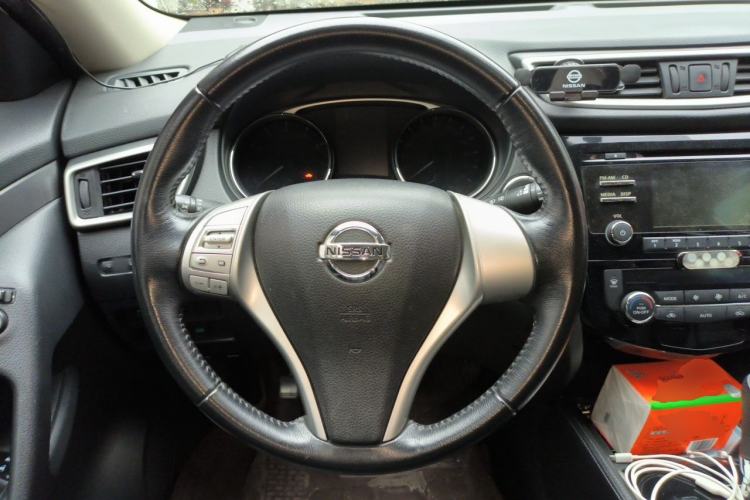 Used Nissan X-Trail 2015 2.0L CVT Comfort MAX Edition 2WD Steering Wheel