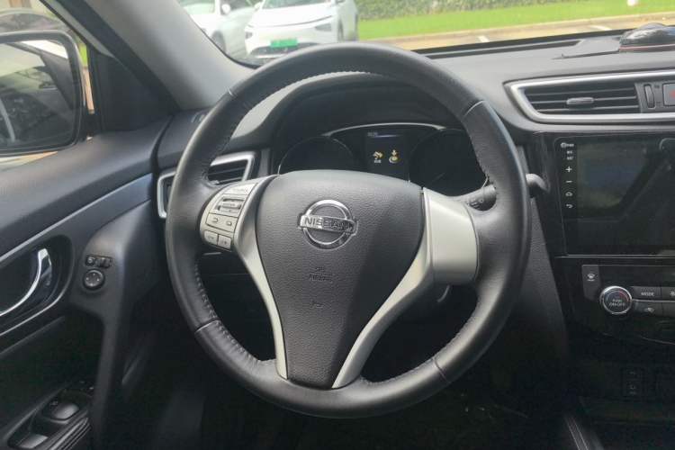 Used Nissan X-Trail 2015 2.0L CVT Comfort MAX Edition 2WD Steering Wheel