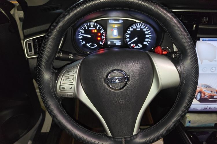 Used Nissan X-Trail 2015 2.0L CVT Comfort MAX Edition 2WD Steering Wheel