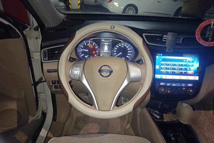 Used Nissan X-Trail 2015 2.0L CVT Comfort MAX Edition 2WD Steering Wheel