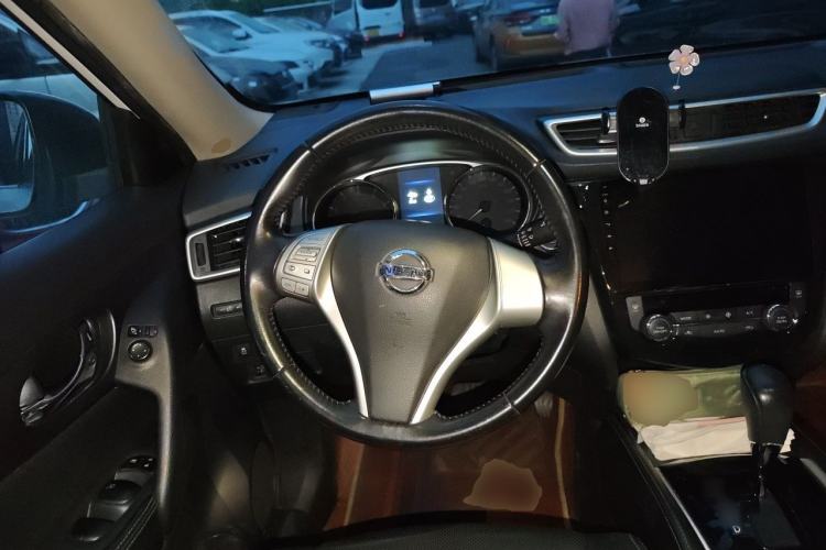 Used Nissan X-Trail 2015 2.0L CVT Comfort MAX Edition 2WD Steering Wheel